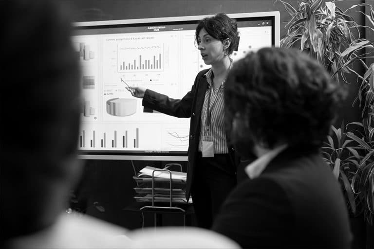 AI engineer presenting a live analytics dashboard to a delivery team