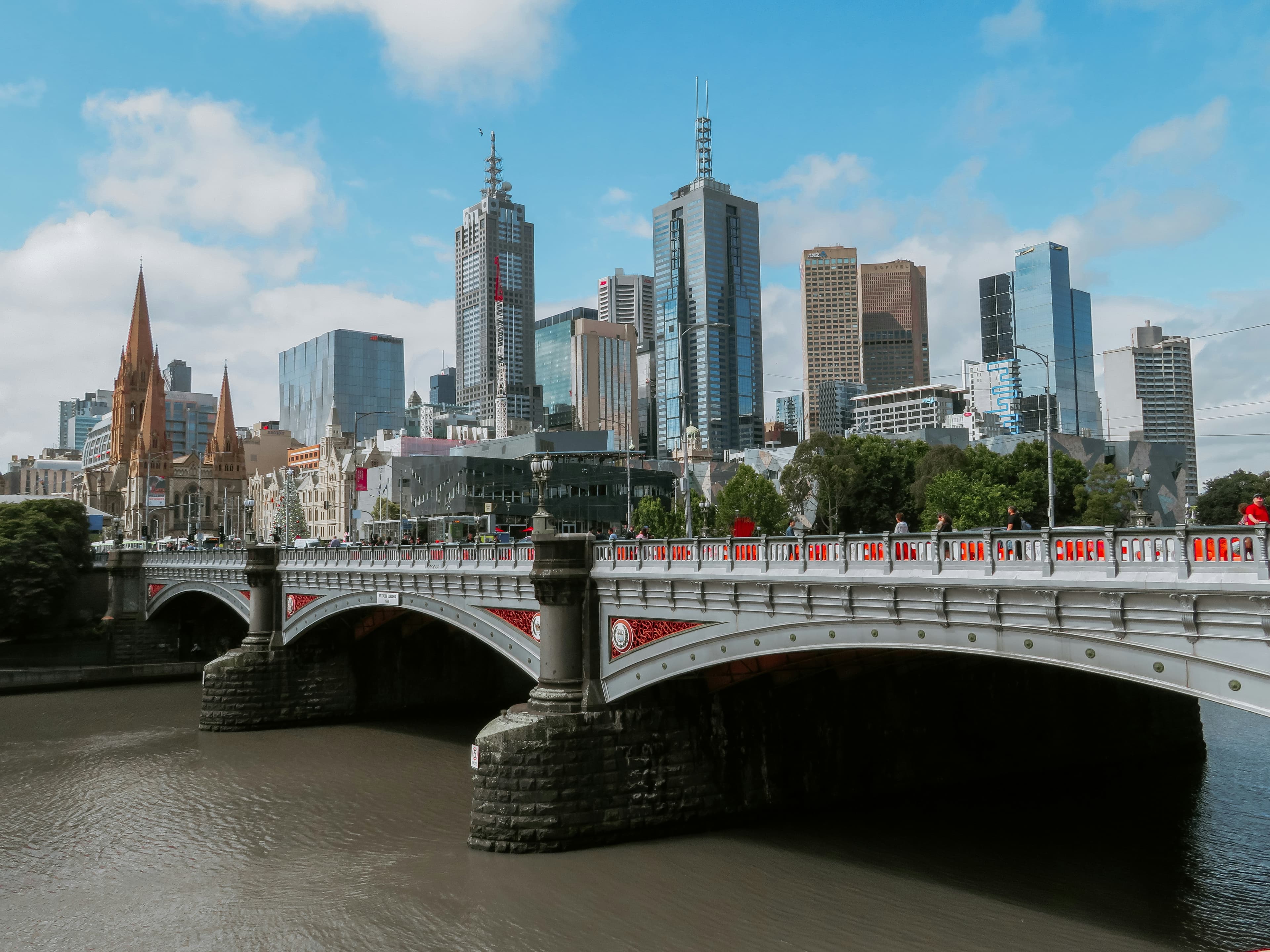 Melbourne city skyline along the Yarra River at dusk